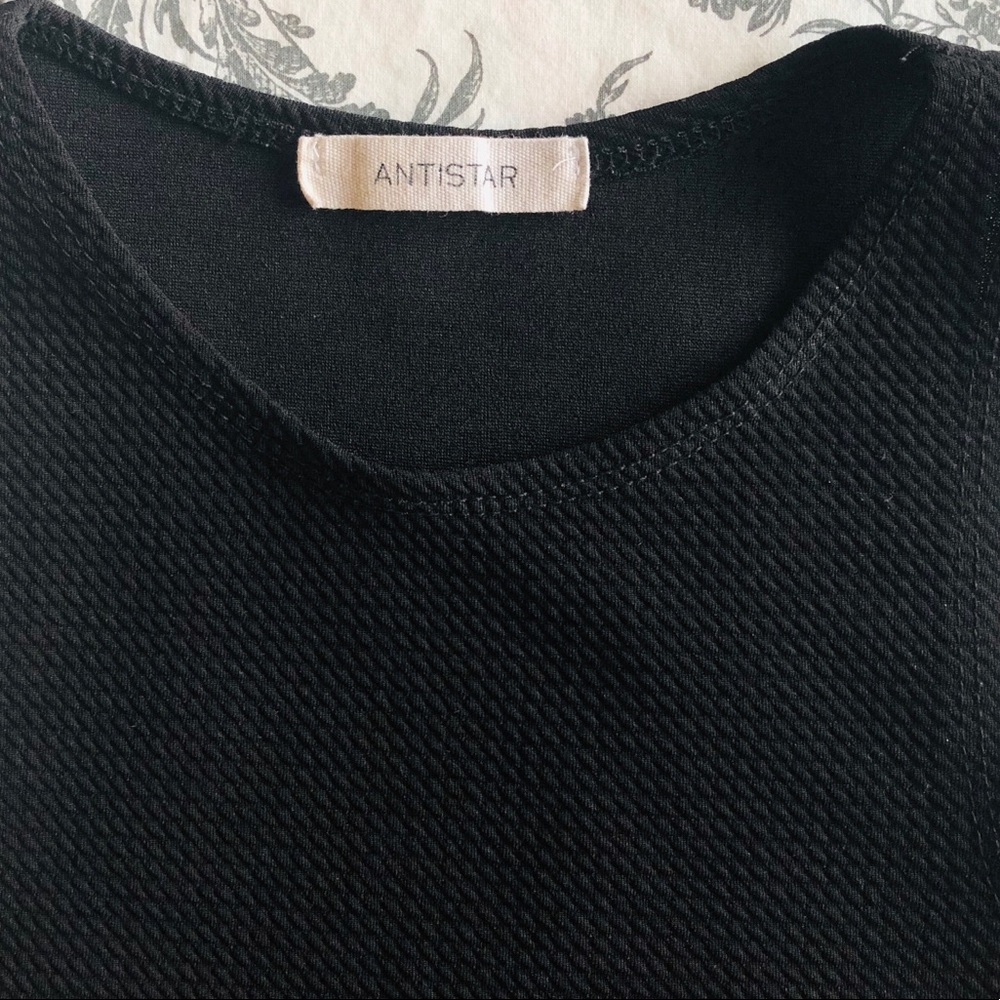 Antistar Crop Top - Picture 2 of 3